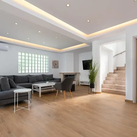 Dana Villa